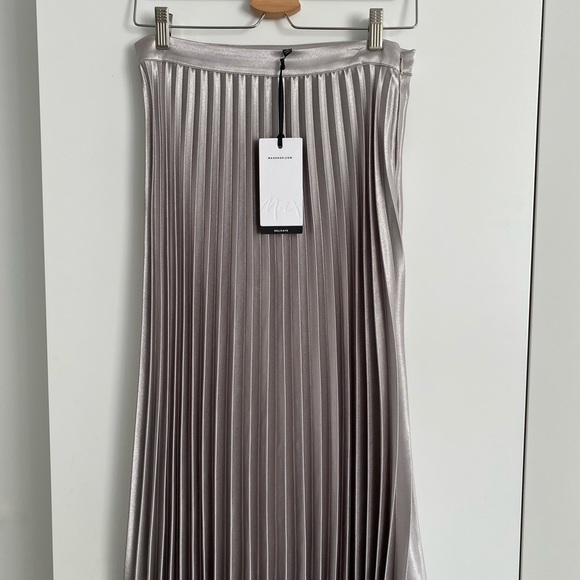 Max Studio Dresses & Skirts - MAX | Brand new metallic pleated skirt